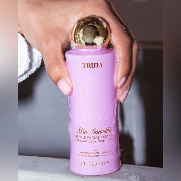 TRULY Skin Smoothie Gentle Facial Cleanser - Picture 2 of 9